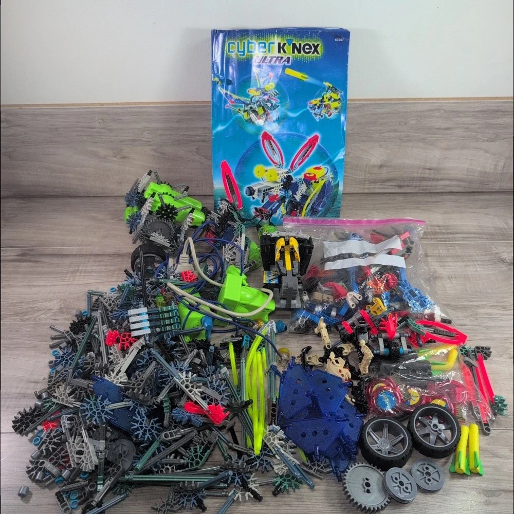 Vintage Cyber K'nex Ultra 63007 Make 5 Cyber Robots ( Missing Parts)